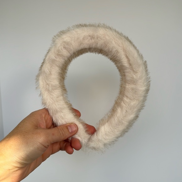 NWOT Women’s White And Tan Tint Faux Fur Headband - Picture 1 of 6